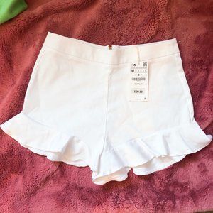 ZARA high-waist white shorts with ruffle details M